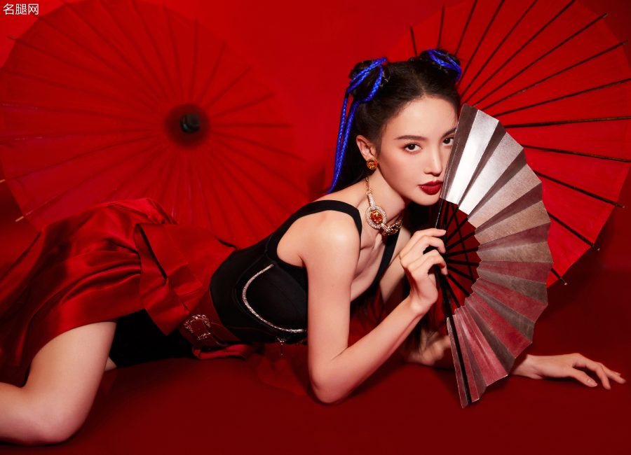 折扇红伞今日利落动人的长腿美女金晨(4/5)