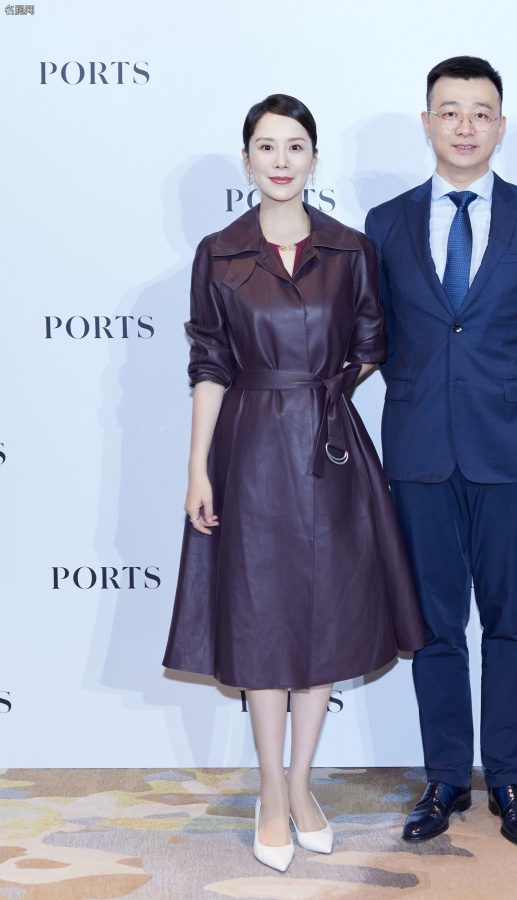 美女演员海清细腿穿尖头白高跟出席商业活动(6/6)