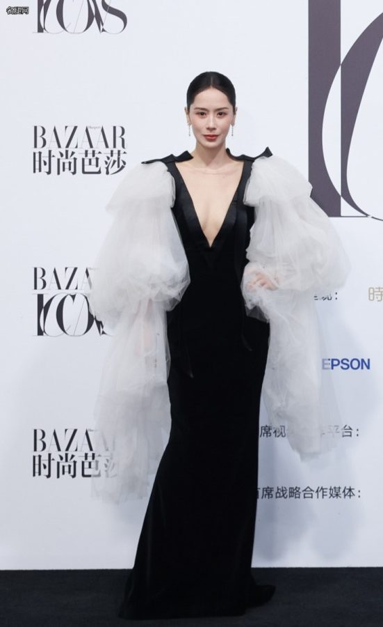 海清穿深V礼服秀半球亮相时尚芭莎活动(10/12)