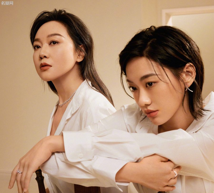 邹元清和闫妮母女同框为《时尚先生》杂志拍摄封面(3/8)