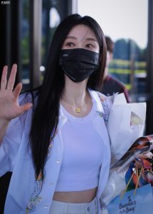 张俪裤子太短腿太长