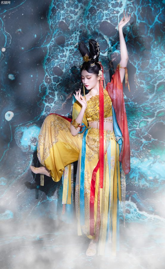 犹抱琵琶半遮面敦煌美女关晓彤(2/10)