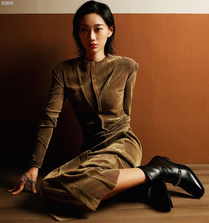 邹元清和闫妮母女同框为《时尚先生》杂志拍摄封面(8/8)