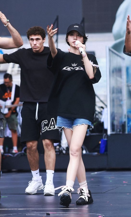 蔡依林准备演唱会前排练大秀白皙美腿(4/7)