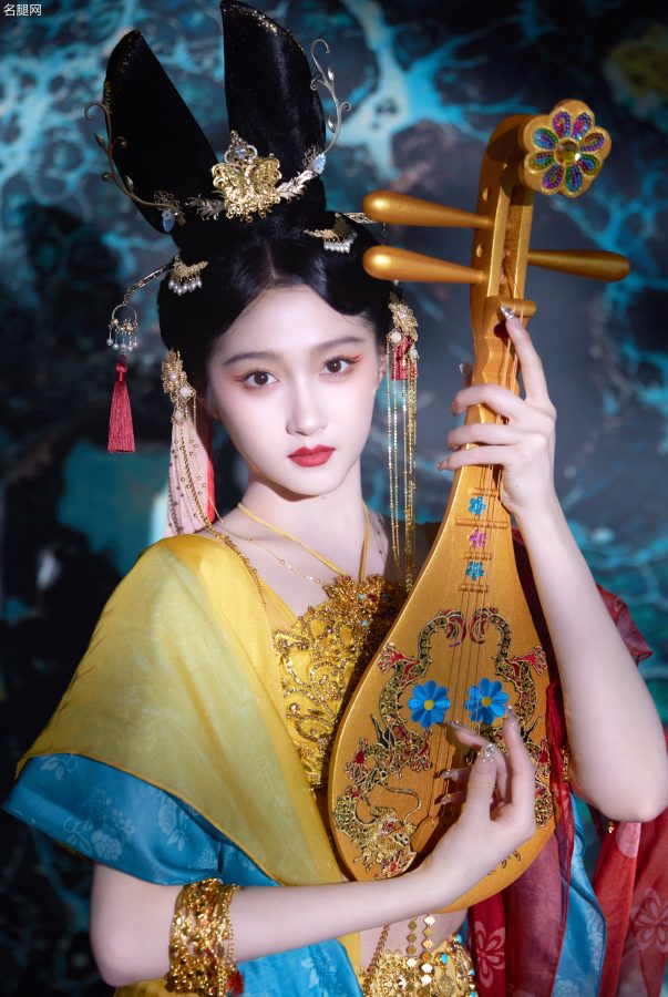 犹抱琵琶半遮面敦煌美女关晓彤(8/10)