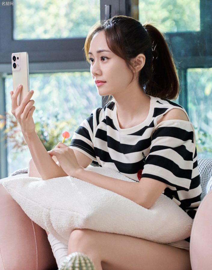 电视剧《闪耀的她》刘芸美腿剧照(12/15)
