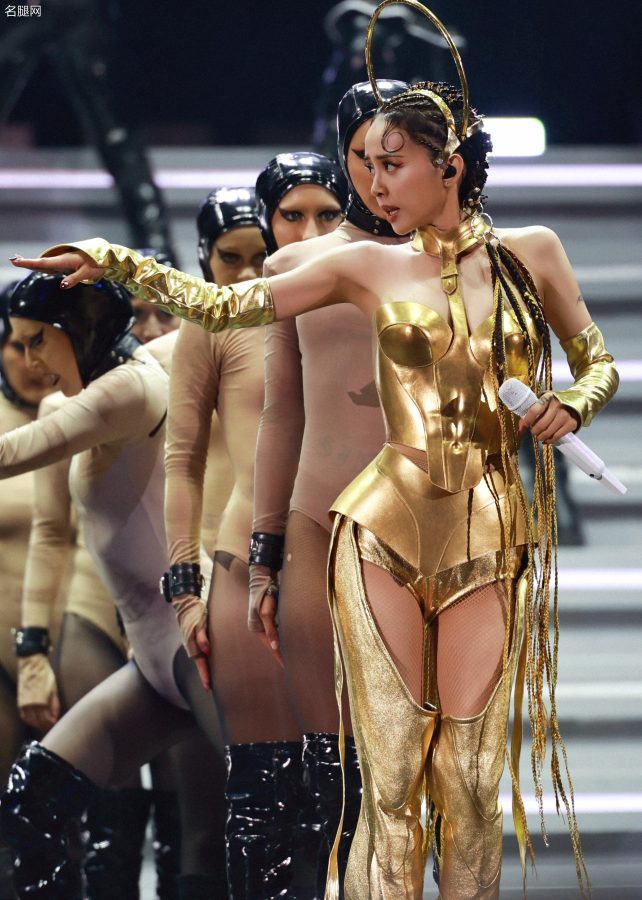 蔡依林变身成为女王座黄金圣斗士露肉丝大腿(34/44)