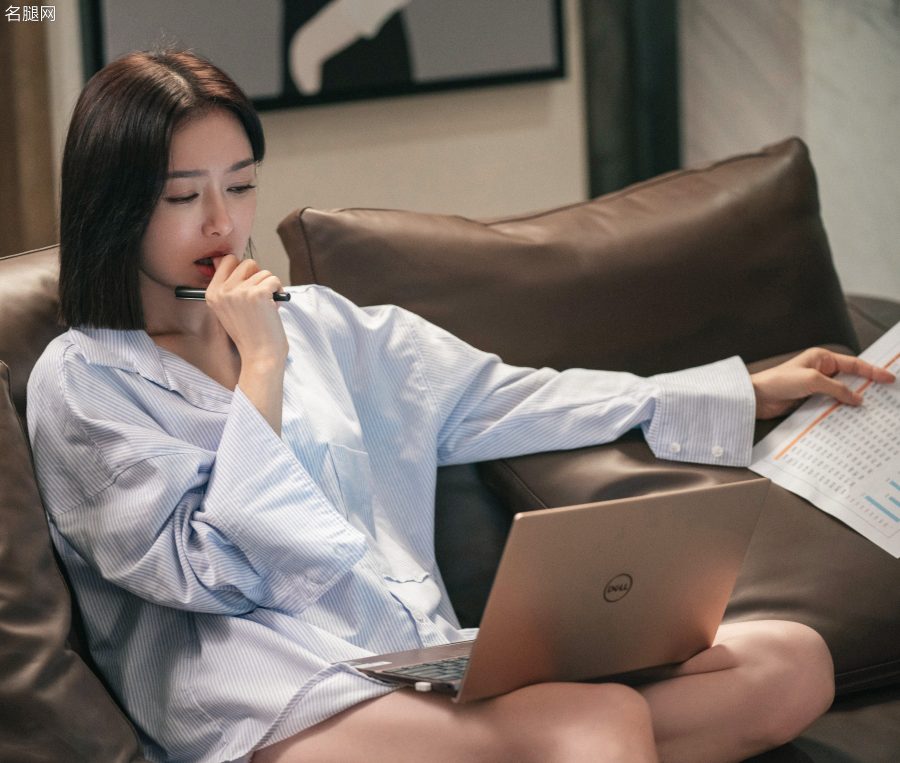 电视剧《闪耀的她》秦岚美腿剧照(5/10)