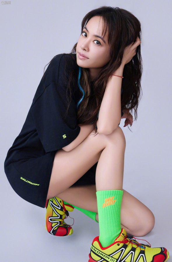 美女歌手蔡依林短裤美腿登台前拍好看的靓照(1/11)