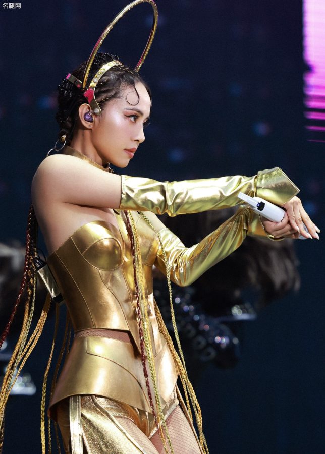 蔡依林变身成为女王座黄金圣斗士露肉丝大腿(20/44)