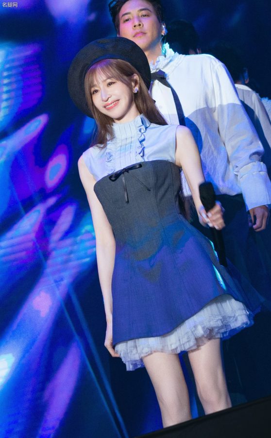 王心凌在演唱会上细腿穿短靴少女感满满(9/11)