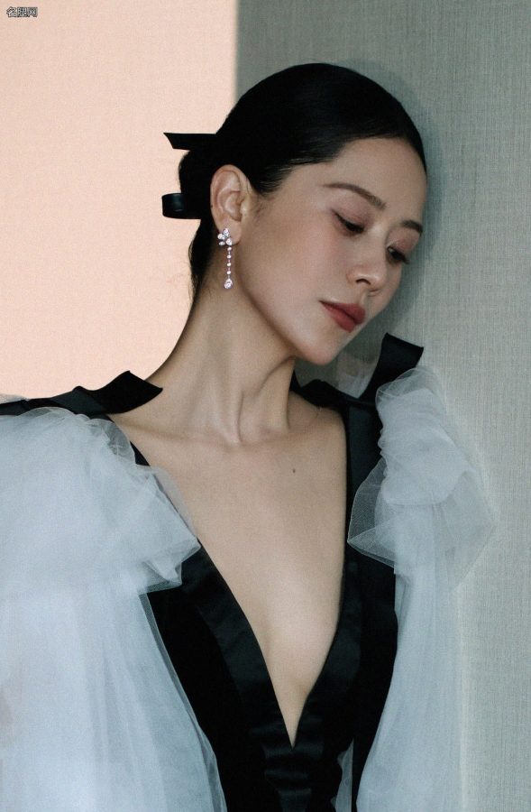 海清穿深V礼服秀半球亮相时尚芭莎活动(6/12)
