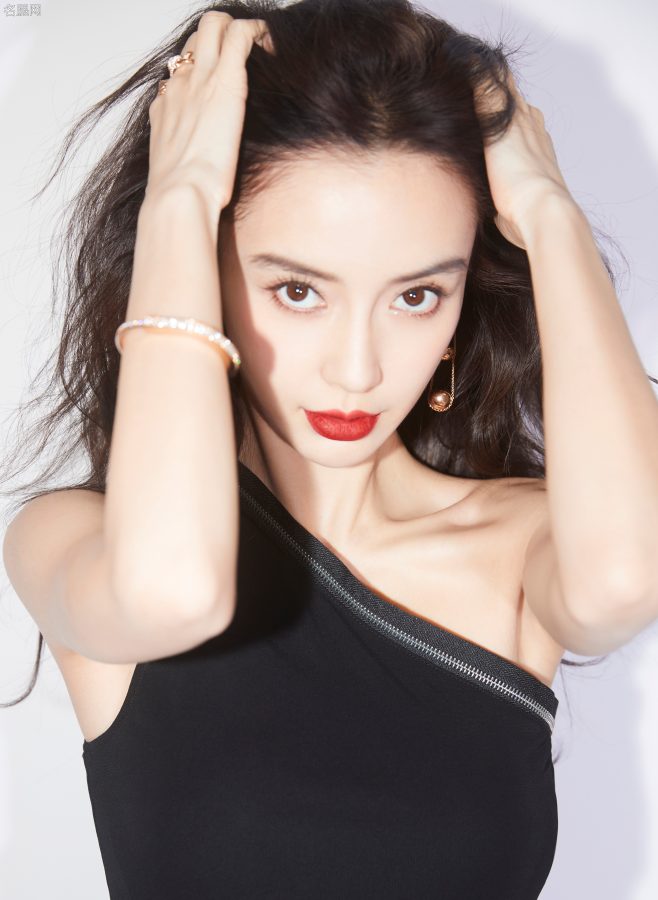 Angelababy杨颖红唇大眼睛美丽摄影，裙子上的拉链是灵魂(3/4)