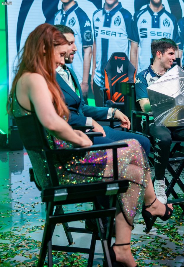 Sjokz (Eefje Depoortere)透明裙里修长的美腿(4/5)