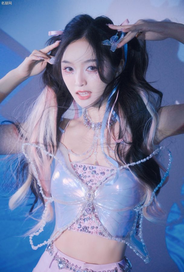 今日可爱粉色蝴蝶美少女吴宣仪玉腿修长(6/10)