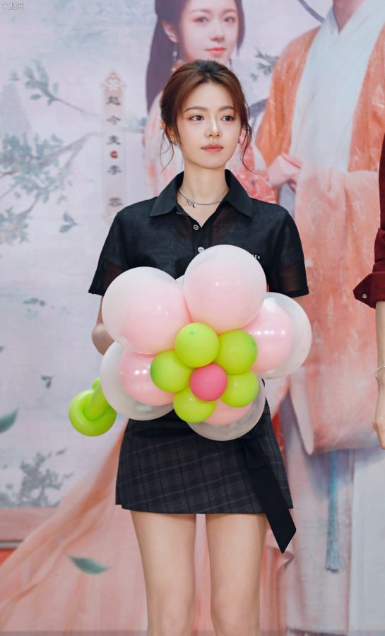 赵今麦少女美腿穿短靴温柔浪漫(16/16)