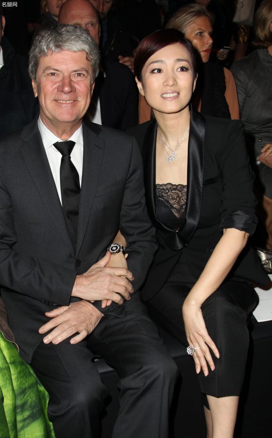 Gong Li wears a suit and shows off her lace underwear(10/12)