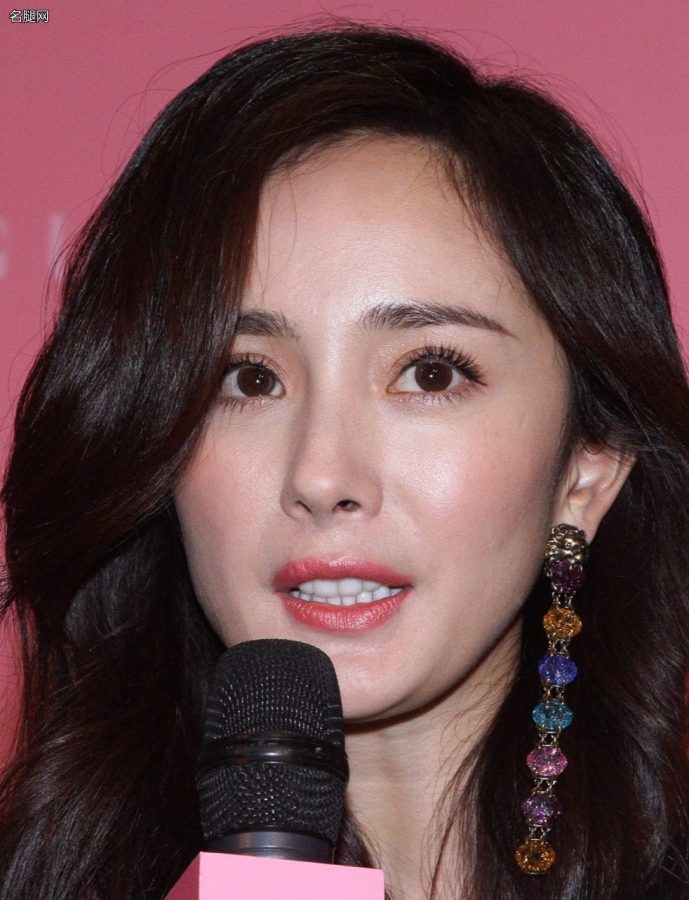 杨幂脸部特写足部特写新闻图(2/6)