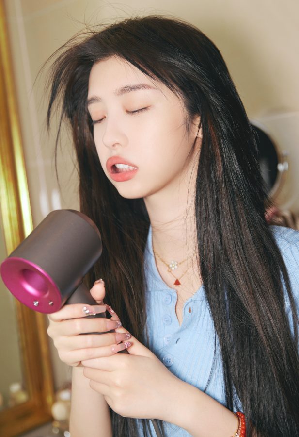 甜妹赵小棠浴室洗漱写真露白脚(6/6)