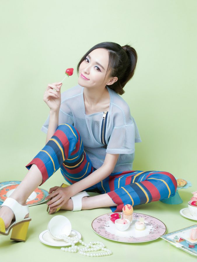 唐嫣蝴蝶花裙白玉腿写真(3/3)