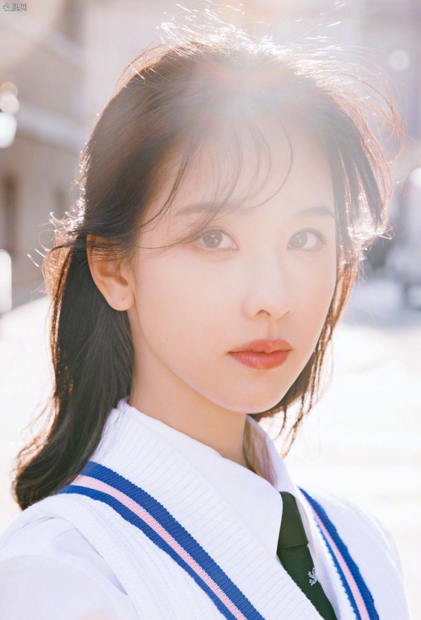 学妹陈都灵清纯校园风装扮美腿穿短筒白丝（第17张/共21张）