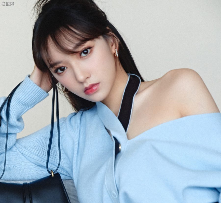 青春靓丽的美女程潇皮裙玉腿时尚写真(4/5)