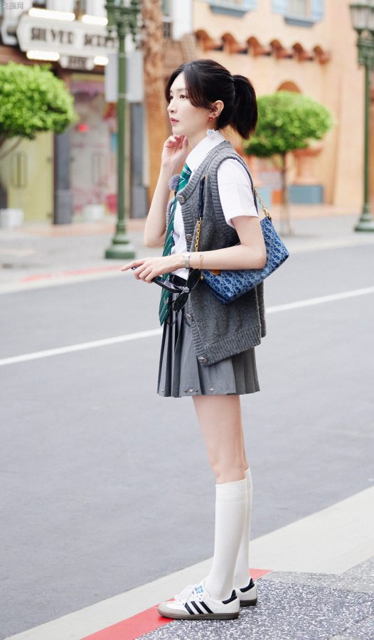 《花儿与少年》江疏影美腿穿短筒白袜清纯少女感满满(3/3)