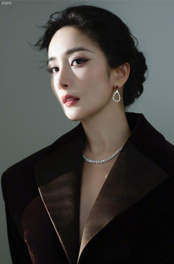 美姐杨幂穿长裤踩红底恨天高御感满分（第6张/共19张）