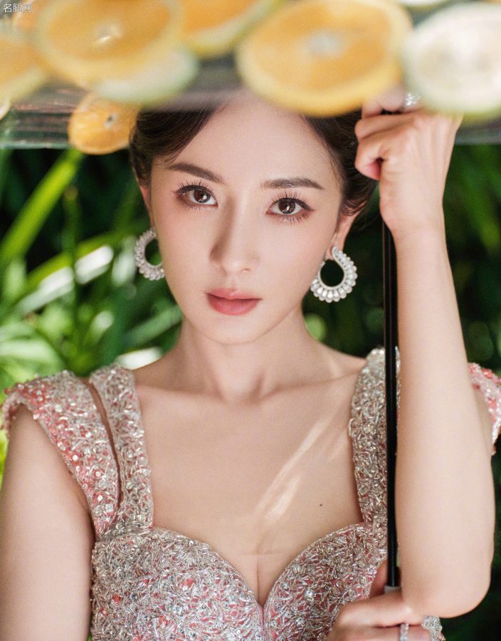 幂姐杨幂水蜜桃粉儿百果园写真秀美沟眼神勾人(8/17)