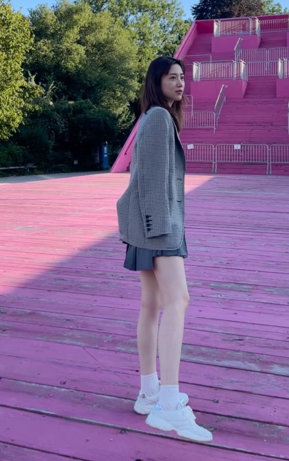 手机拍摄张纯烨纤白的少女腿(3/3)