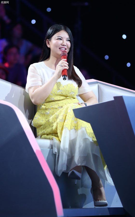 《歌手是谁》春妮和李湘同台两种风格两种感觉(11/41)