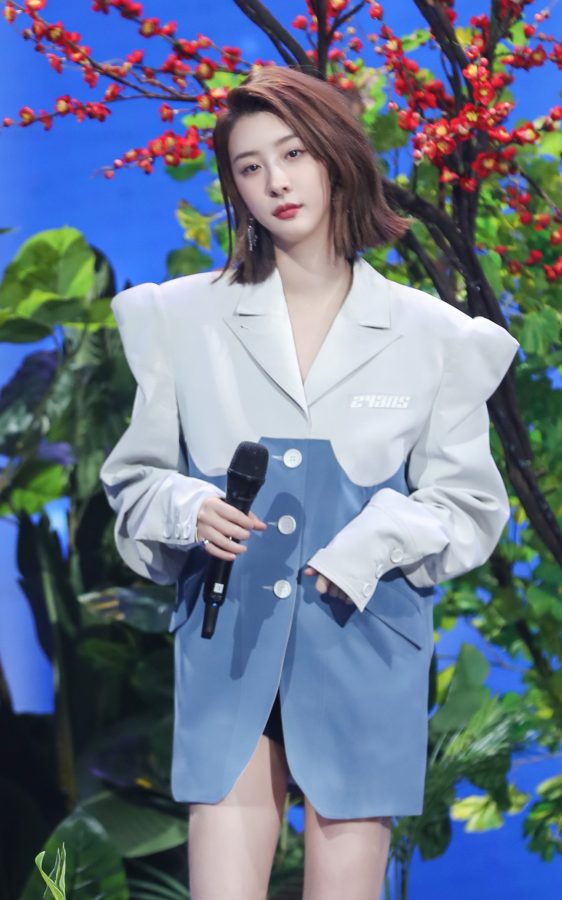 《天天向上》赵小棠无裤秀大腿(2/3)