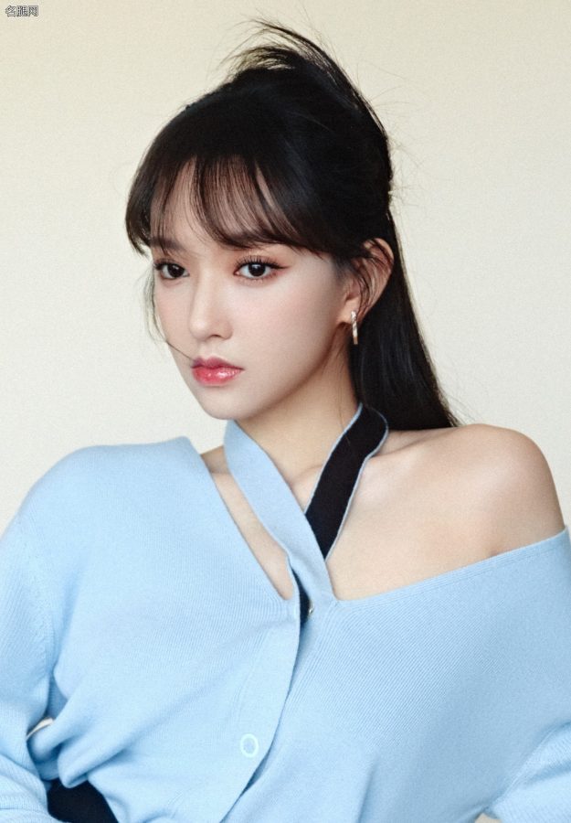 青春靓丽的美女程潇皮裙玉腿时尚写真(5/5)