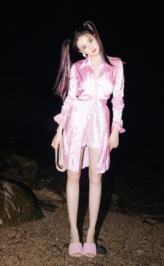 甜酷美少女徐璐双马尾美腿大片(1/7)