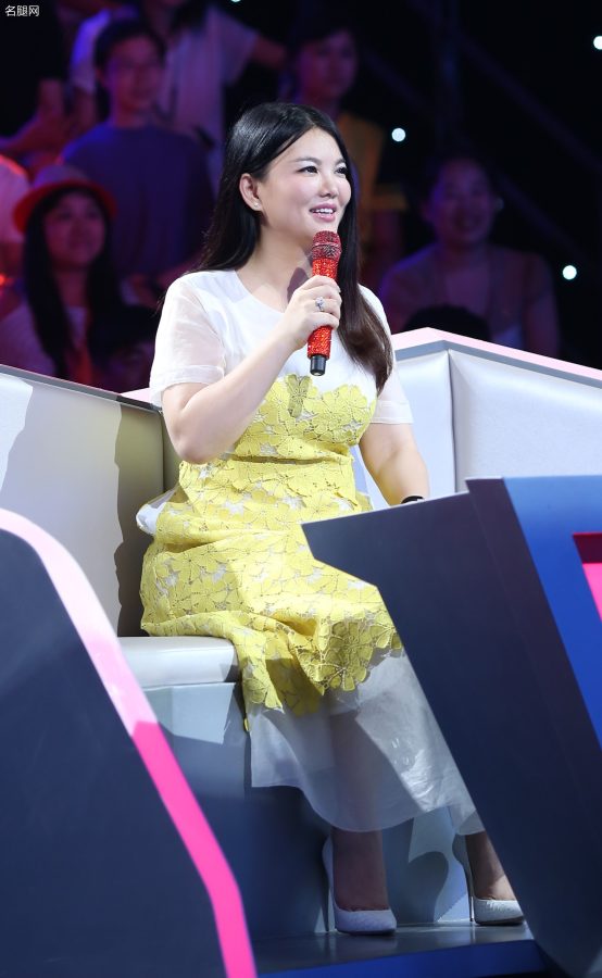 《歌手是谁》春妮和李湘同台两种风格两种感觉(10/41)