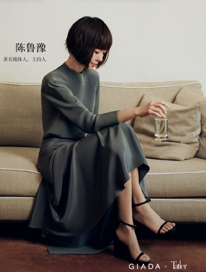 著名媒体人、主持人鲁豫的凉高跟脚照(1/1)