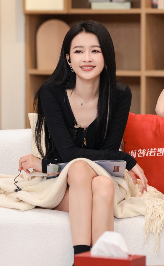 女星孙怡夹腿录制综艺《再见爱人》(2/3)