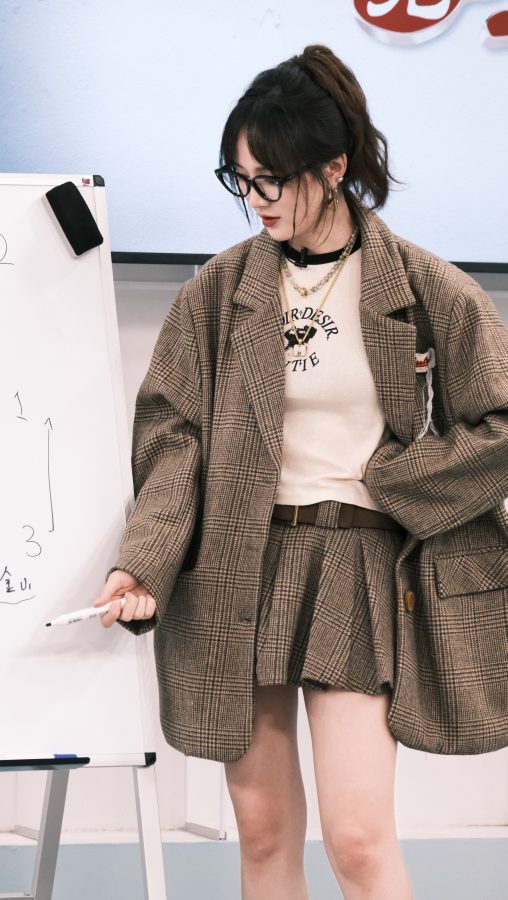 《手艺人大会》孟佳老师的白皙美腿(2/4)