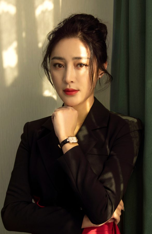 甘婷婷代言手表品牌细腿穿高跟短靴时尚有范儿(2/4)