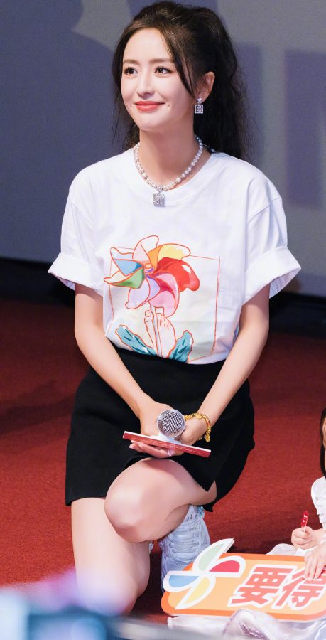 佟丽娅宣传电影大秀美腿高跟(6/11)