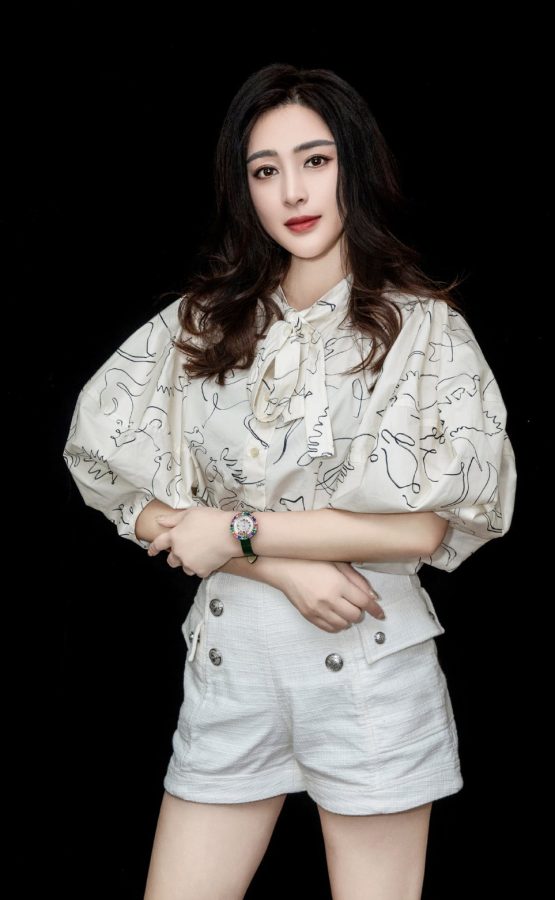 长腿美女甘婷婷穿白色短裤出席宣传活动(6/6)