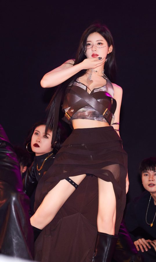 赵露思美腿长靴造型活力惊艳(18/21)