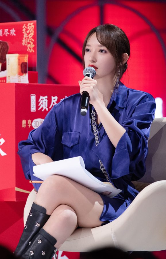 《了不起舞社》综艺嘉宾程潇美腿长靴坐姿(1/7)