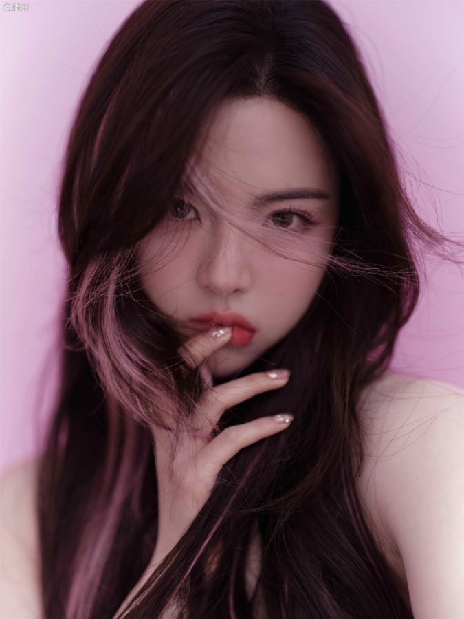 杨超越超短裙下光滑白皙的玉腿(12/12)