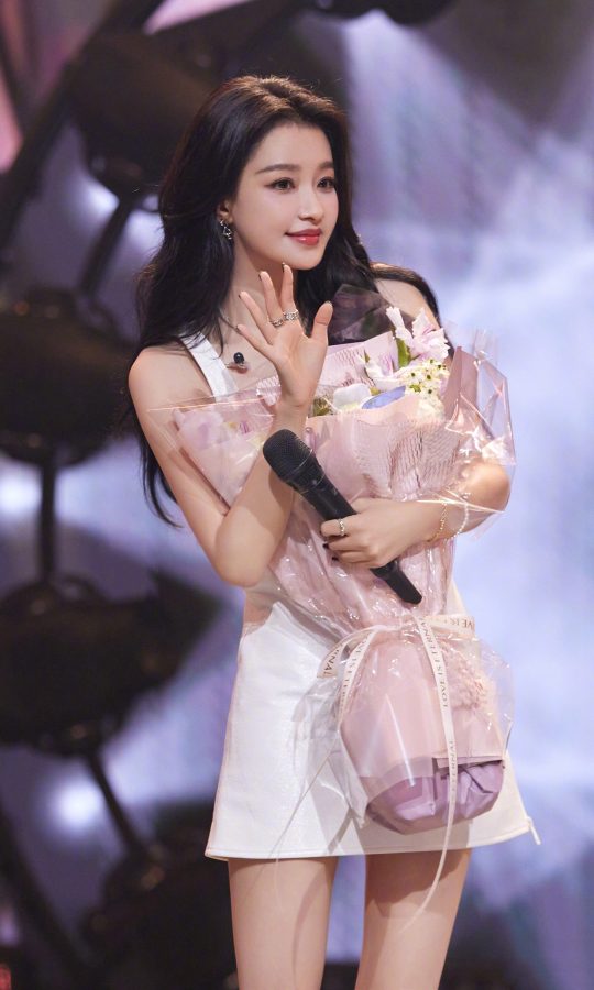 细高挑身材妹子孙怡柔弱动人(9/9)