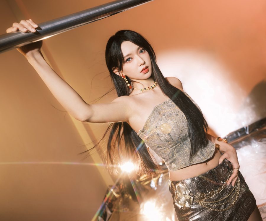 女歌手程潇黑长发超短裙美腿配长靴(7/12)