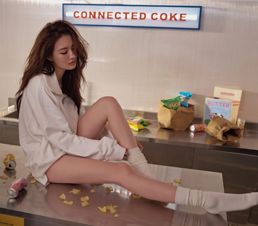 女明星徐璐美腿配白袜纯美写真(2/9)