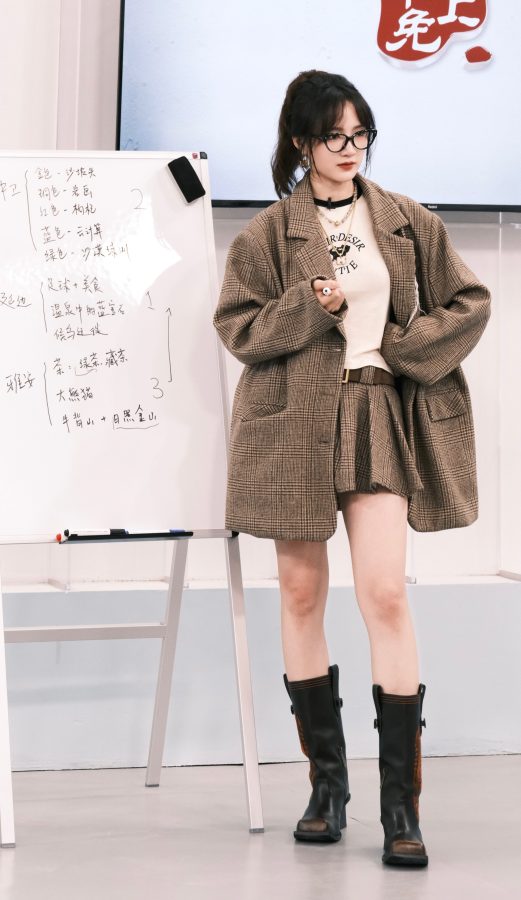 《手艺人大会》孟佳老师的白皙美腿(1/4)