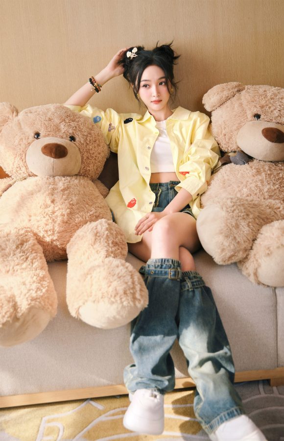 漂亮妹子吴宣仪穿的这条裤子专秀大腿(5/7)