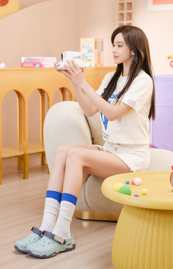 美腿少女程潇代言斯凯奇泡泡鞋系列(2/7)